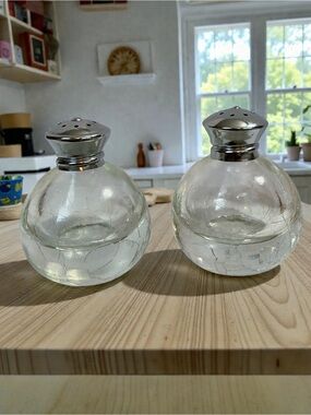 Round Crackle Glass Salt and Pepper Shakers with Silver Tops